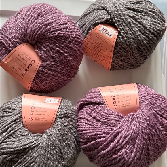 louisa harding yarns Other - Louisa Harding yarn
Size:174 yds each
Color:2-gray,2-plum